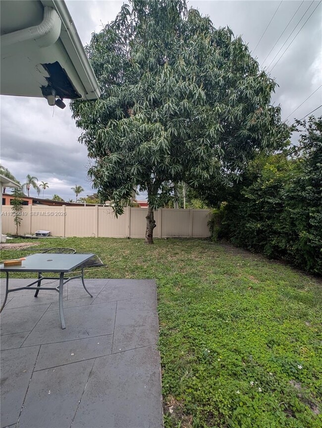 Building Photo - 1900 NE 186th St