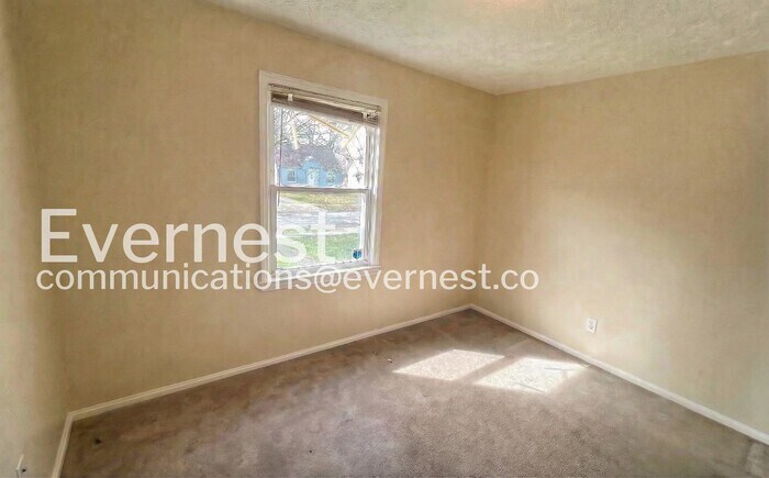 Building Photo - 16913 Lotus Dr