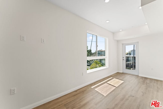 Building Photo - 3105 Bellevue Ave