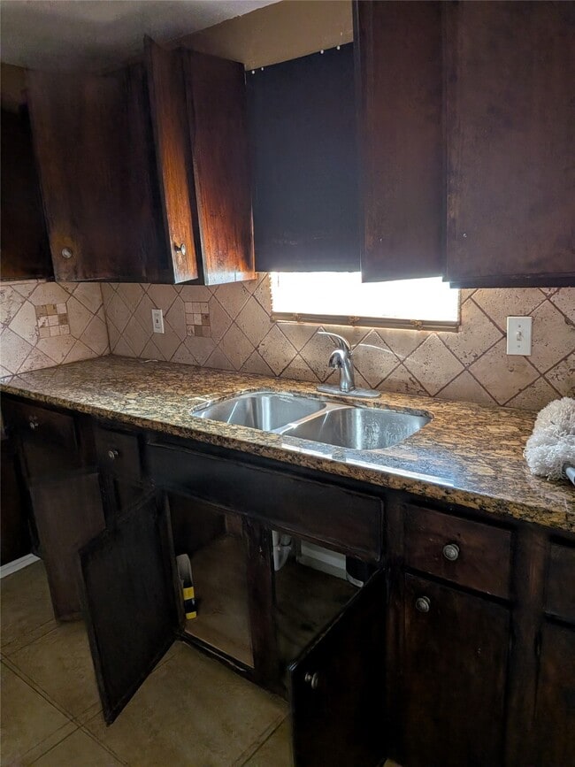 Building Photo - 7904 Hoffman St