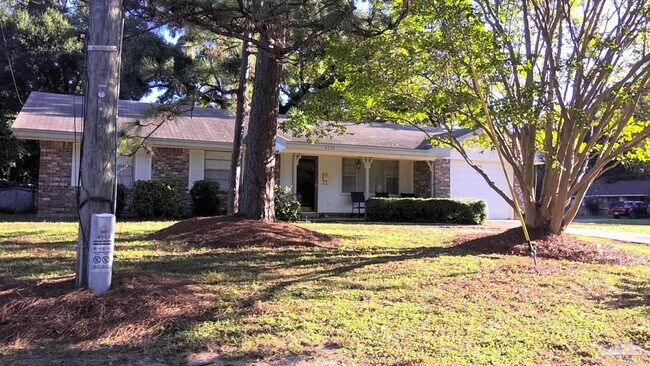 Primary Photo - 4090 Arbutus Dr