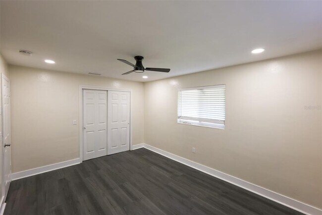 Building Photo - 1500 Laurel Cir