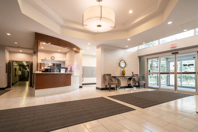 Building Photo - Exceptional Location & Amenities Short-term or long-term furnished or unfurnished CONDO 1 bedroom...