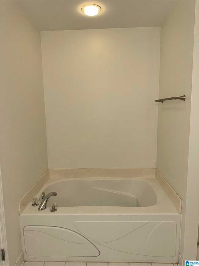 Building Photo - 521 Reach Dr