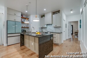 Building Photo - 211 Gibson