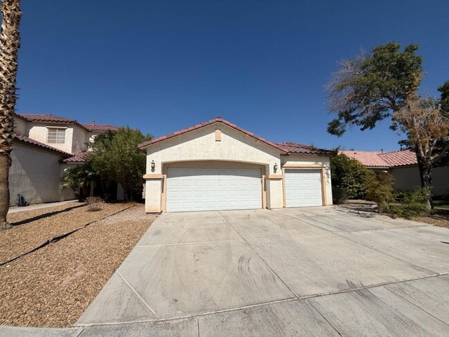 Building Photo - Silverado Ranch Single Story Home - 3 Bedr...