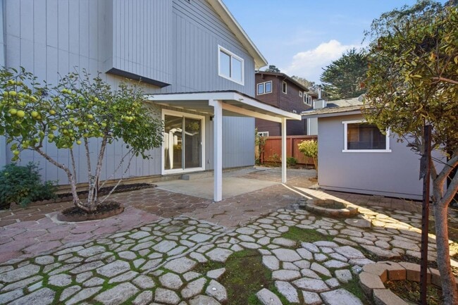 Building Photo - 511 Buel Ave