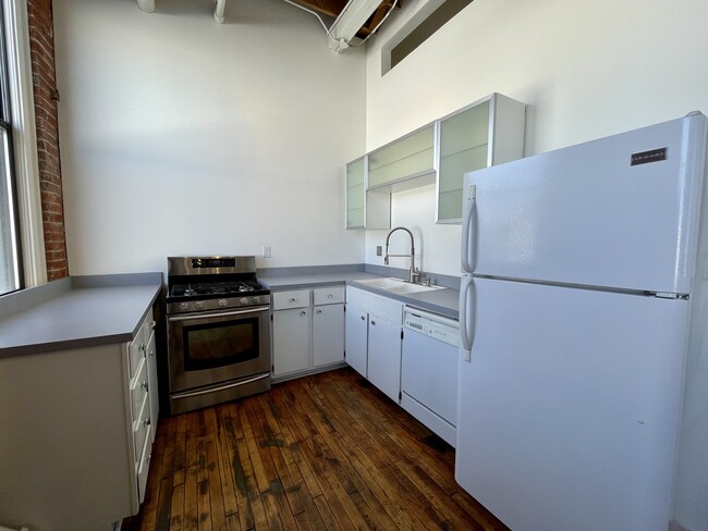 Building Photo - 1800 Central St