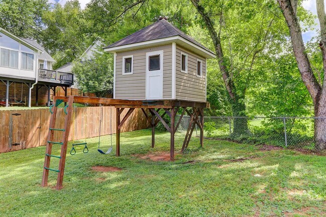 Building Photo - 601 Blackburn Dr