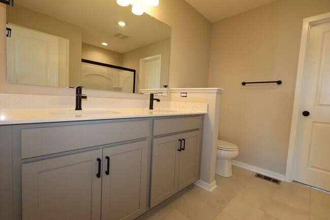 Building Photo - 1717 Longhill Dr