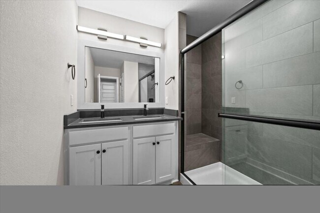 Building Photo - 4614 Forest Ave