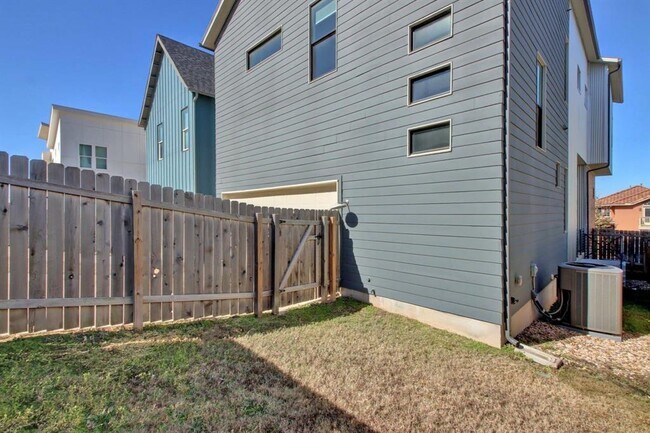 Building Photo - 6133 Seville Dr