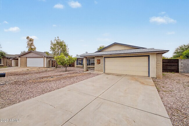 Building Photo - 1134 W Hermosa Dr