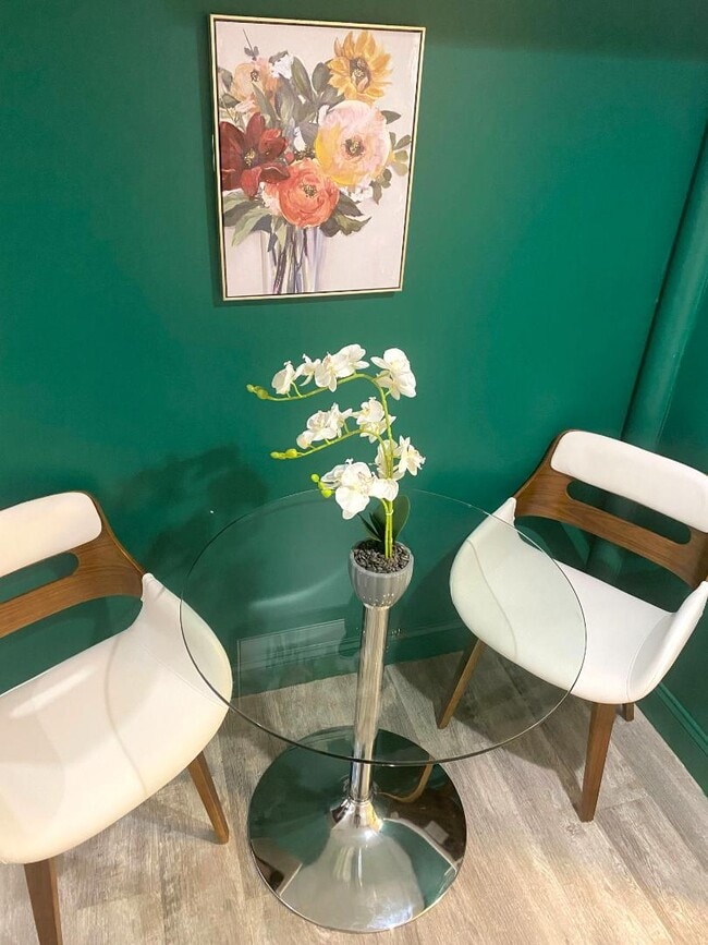 Building Photo - 1544 Oakridge Rd