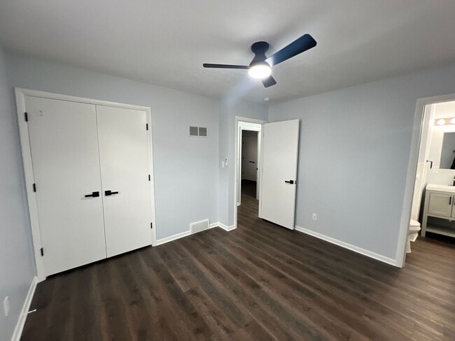 Building Photo - Move-In Ready 6-Bedroom Home in Raytown