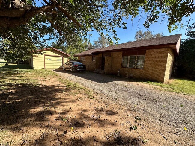 Building Photo - 301 Elva St