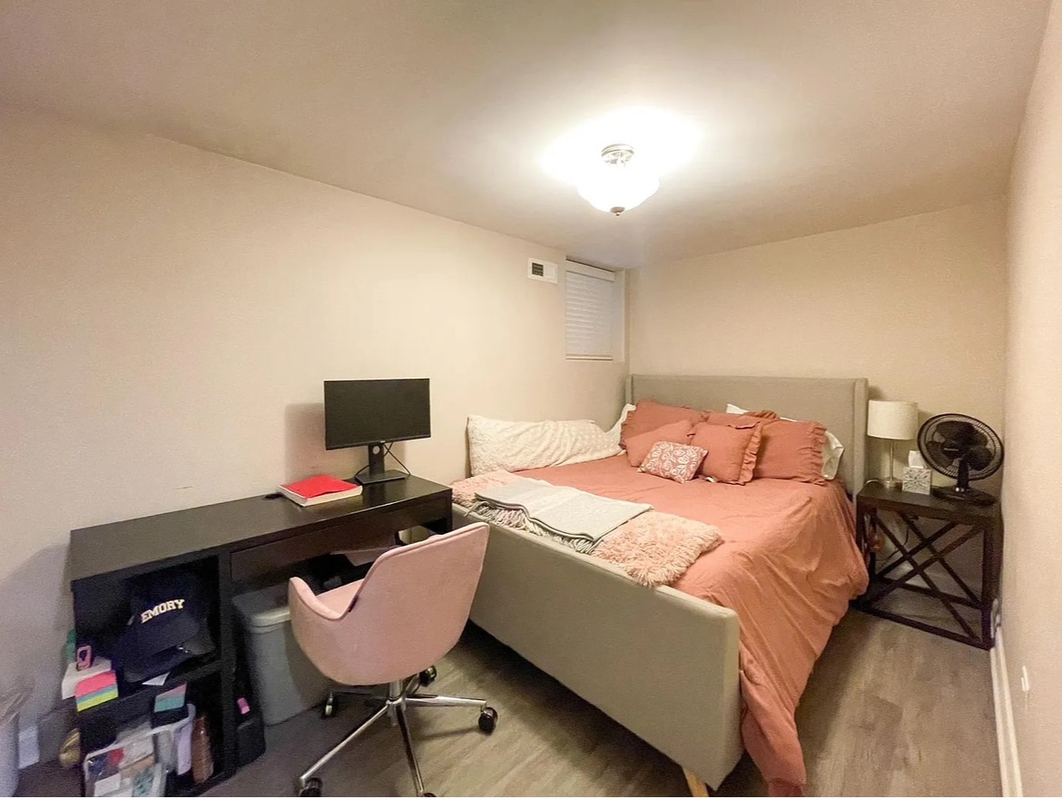 Building Photo - 2730 N Wilton Ave