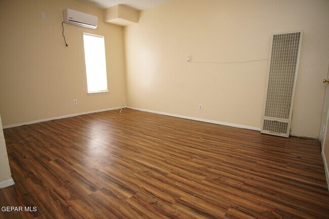 Building Photo - 3403 Pershing Dr