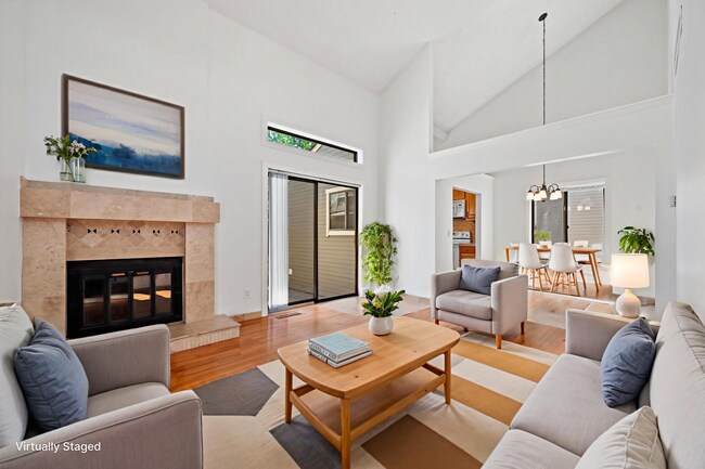 Building Photo - Beautiful 2 Bed, 2 Bath Townhome | Vaulted Ceilings, Private Courtyard & Fireplace