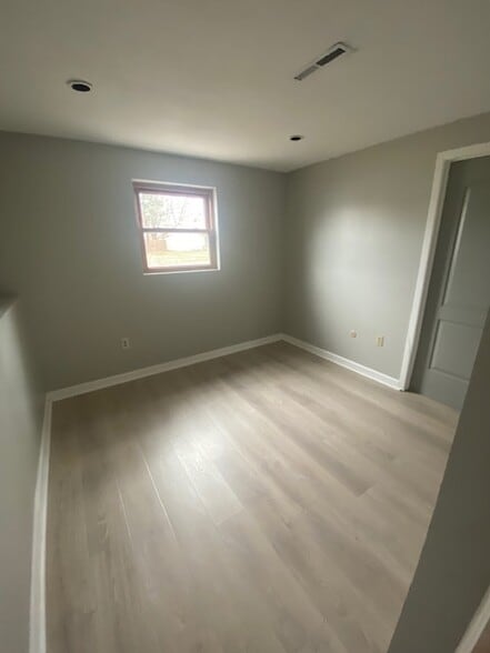 Downstairs Den - 4589 Glenhaven Dr
