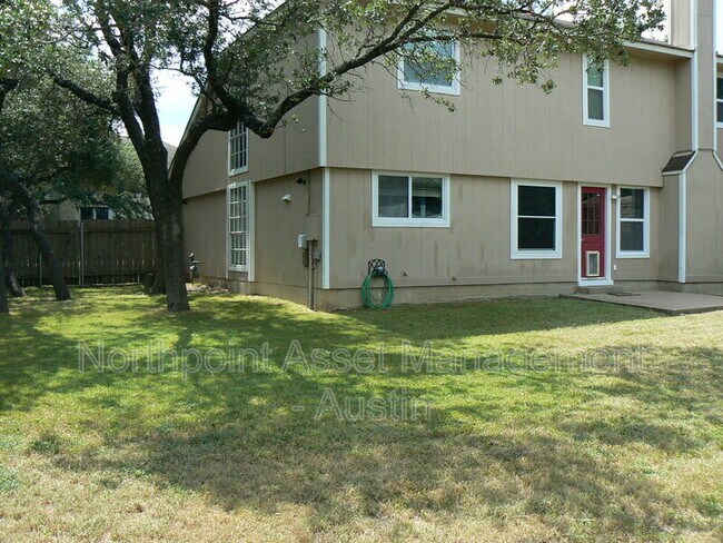 Building Photo - 1701 Yucca Ln