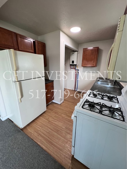 Kitchen - 460 N Cochran Ave