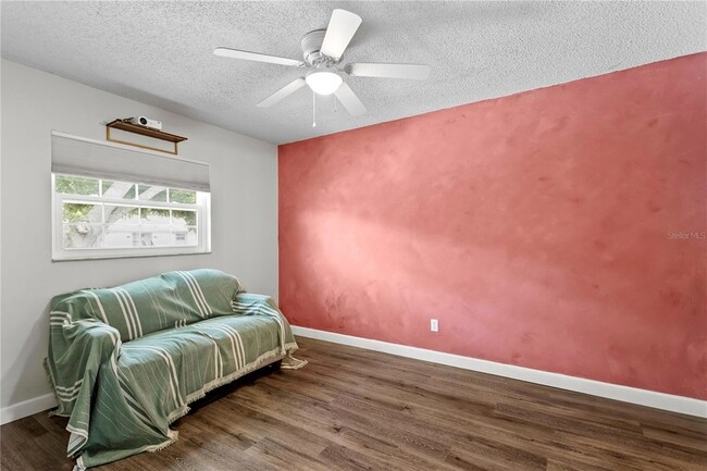 Building Photo - 4506 S Oak Dr