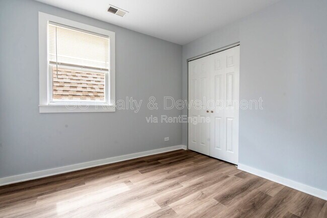 Building Photo - 2928 N Ridgeway Ave