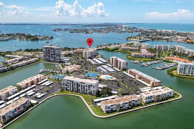 Building Photo - 7400 Sun Island Dr S