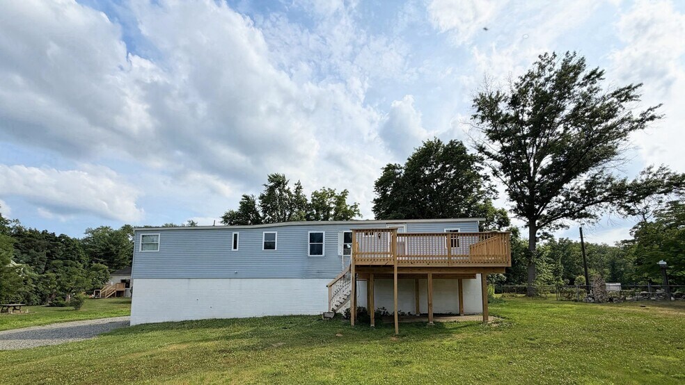 Building Photo - 770 River Rd