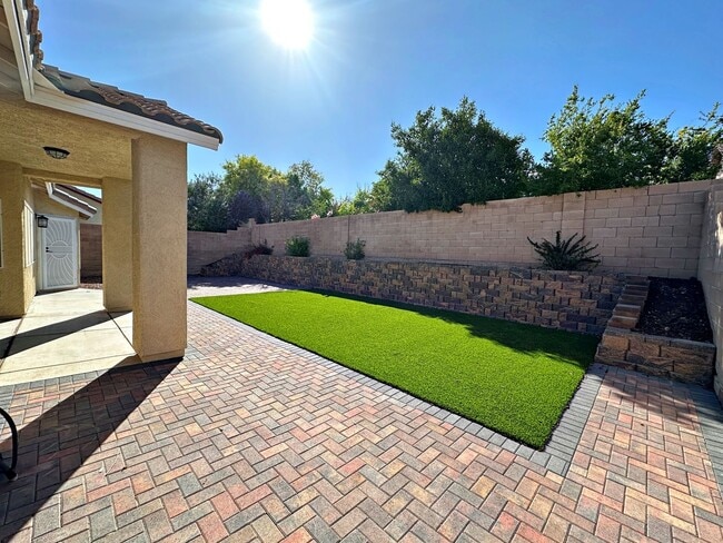 Building Photo - SINGLE STORY 3 BEDROOM IN NORTHWEST CENTEN...