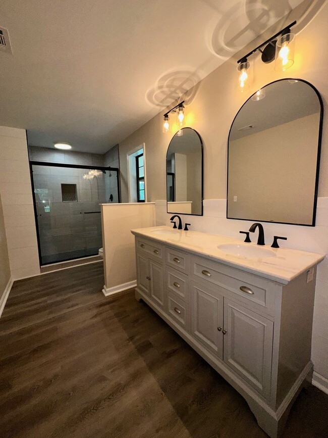 Building Photo - New Brockton, AL!