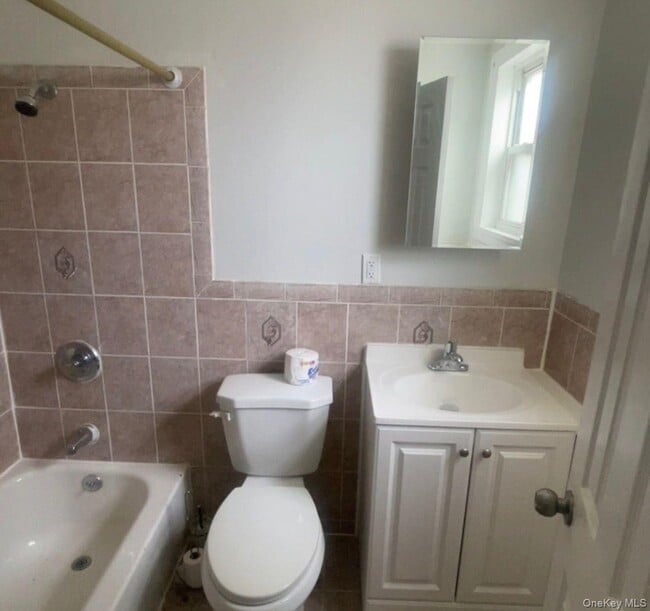 Building Photo - 152-17 135th Ave