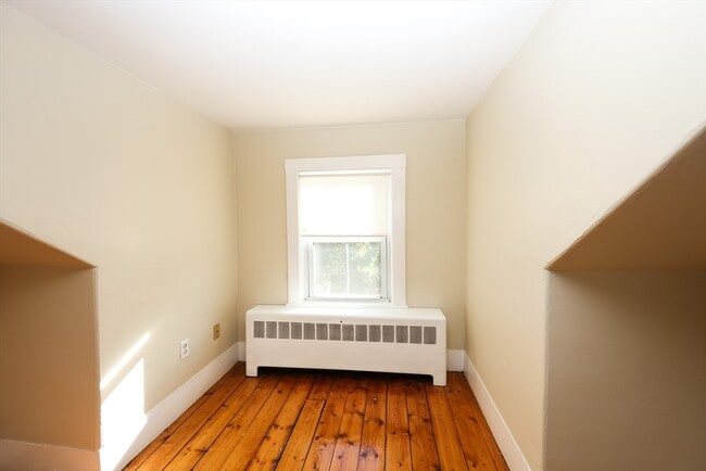 Building Photo - 354 Pond St