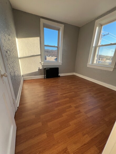 Building Photo - 366 4th Ave