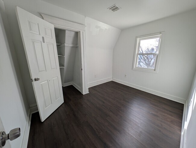 Building Photo - 166 N 12th St