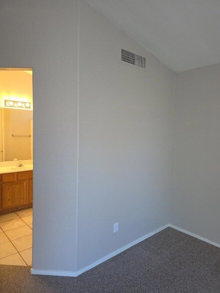 Building Photo - 3920 E Morrow Dr