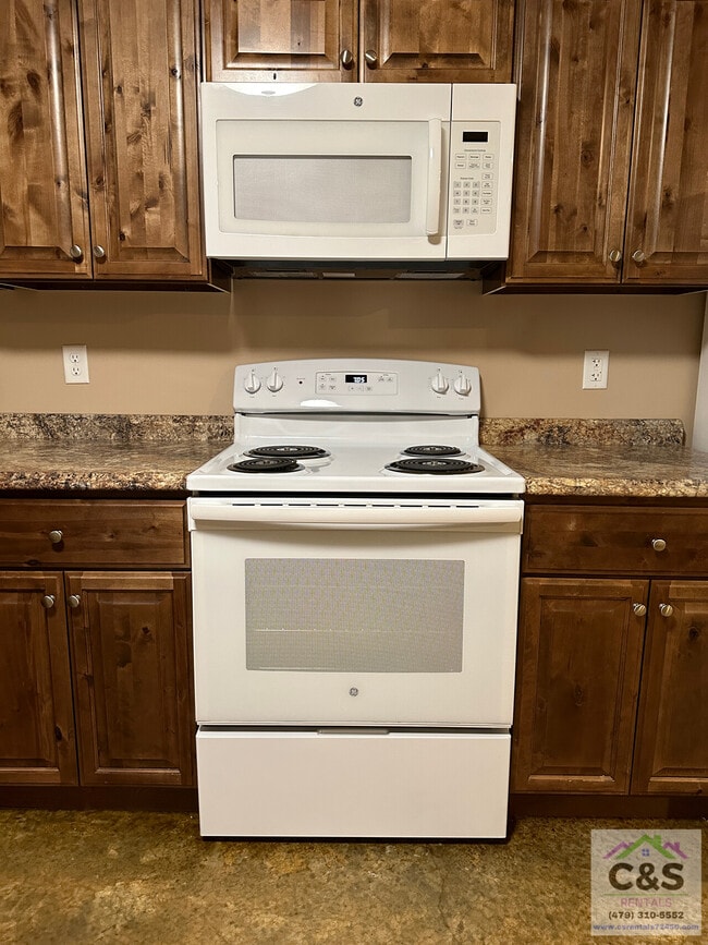 Building Photo - 601 N 6-1/2 St