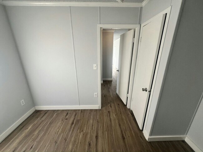 Building Photo - 2224 Chicago Cubs St