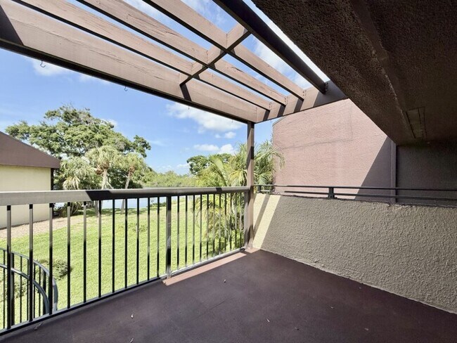 Building Photo - 785 S Village Dr