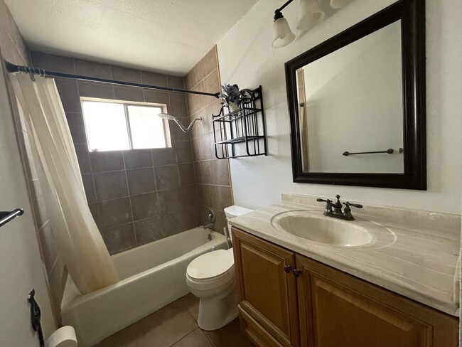 Building Photo - 3103 Sam Houston Dr