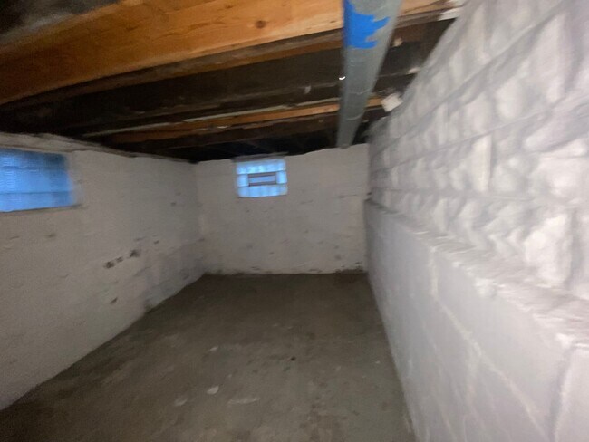Building Photo - 4 Bed - 2 Bath - Single Family Home in Cleveland