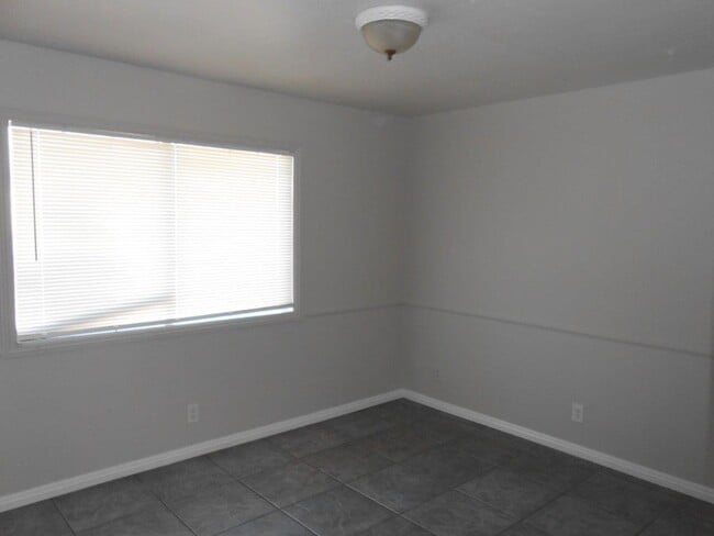 Building Photo - Spacious Single Story Home near Alta and B...