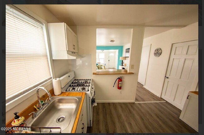 Building Photo - 46 Kearney Ave