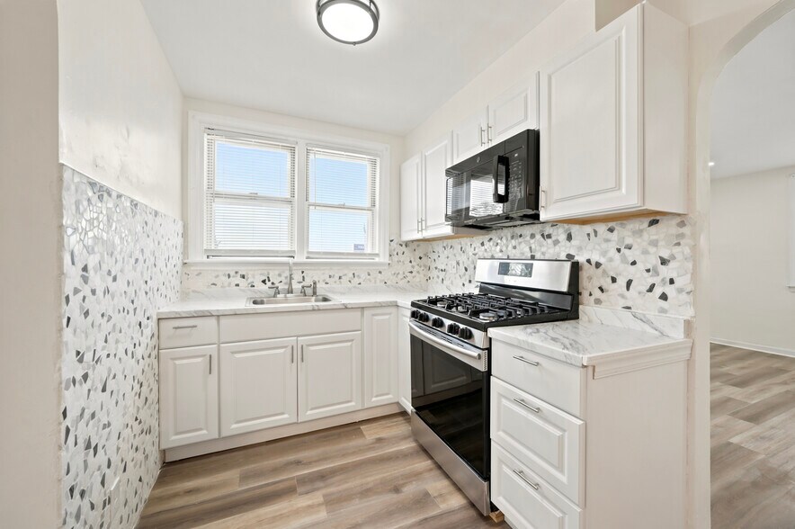 Building Photo - 6713 E Roosevelt Blvd