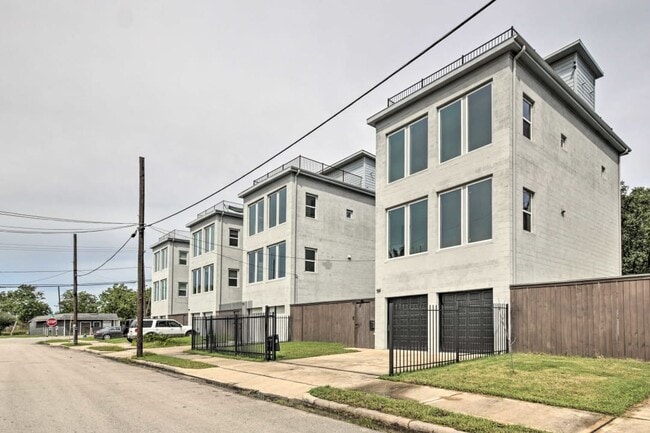 Building Photo - 3419 Rawley St