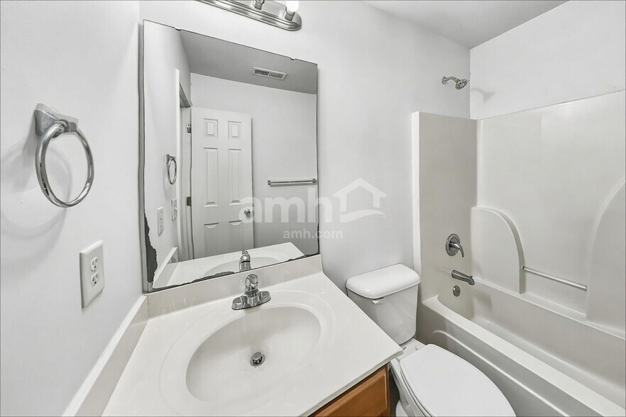 Building Photo - 4134 Robinwood Dr