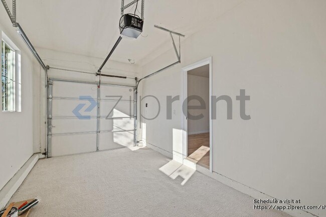 Building Photo - 155 E Heritage Dr