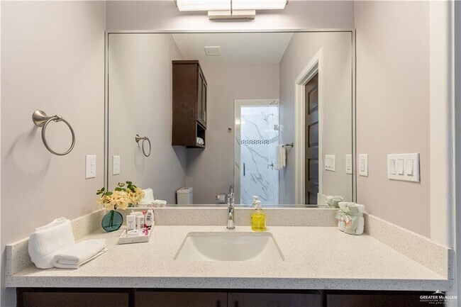 Building Photo - 10 East St