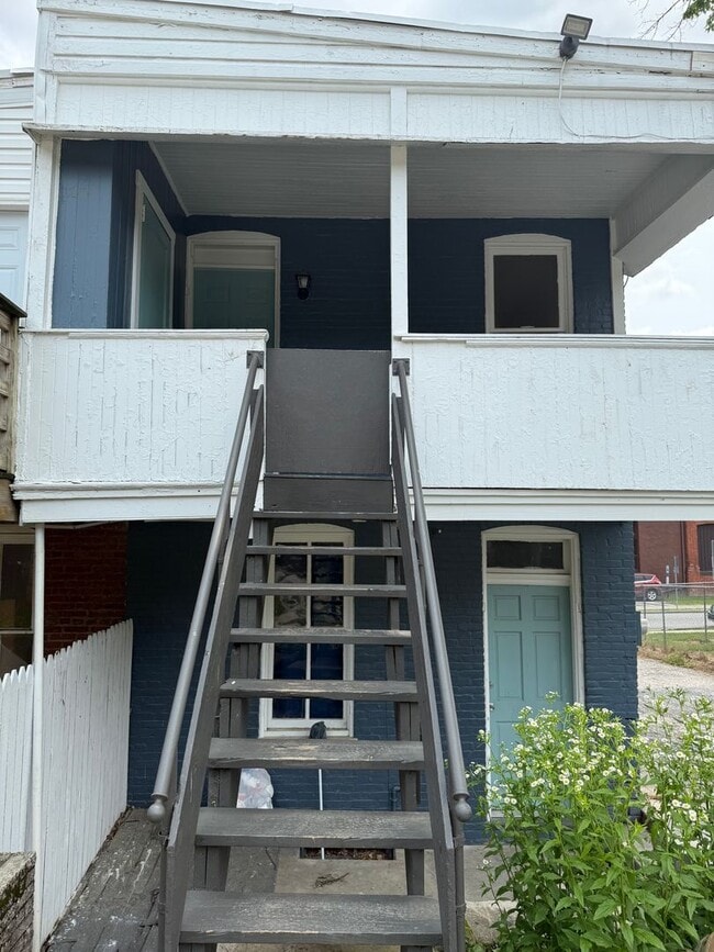Building Photo - 351 Smyser St